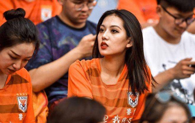 美女撒尿全过程